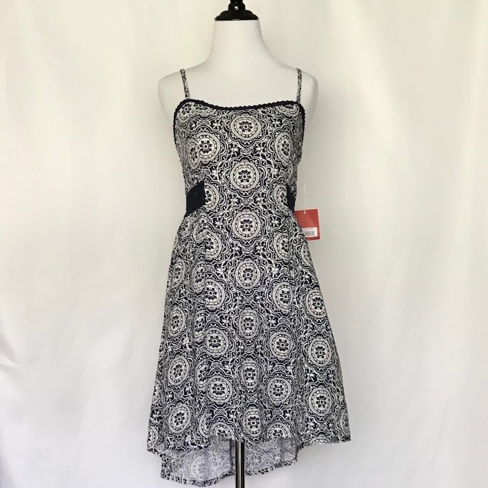 Mossimo navy and white patterned dress.